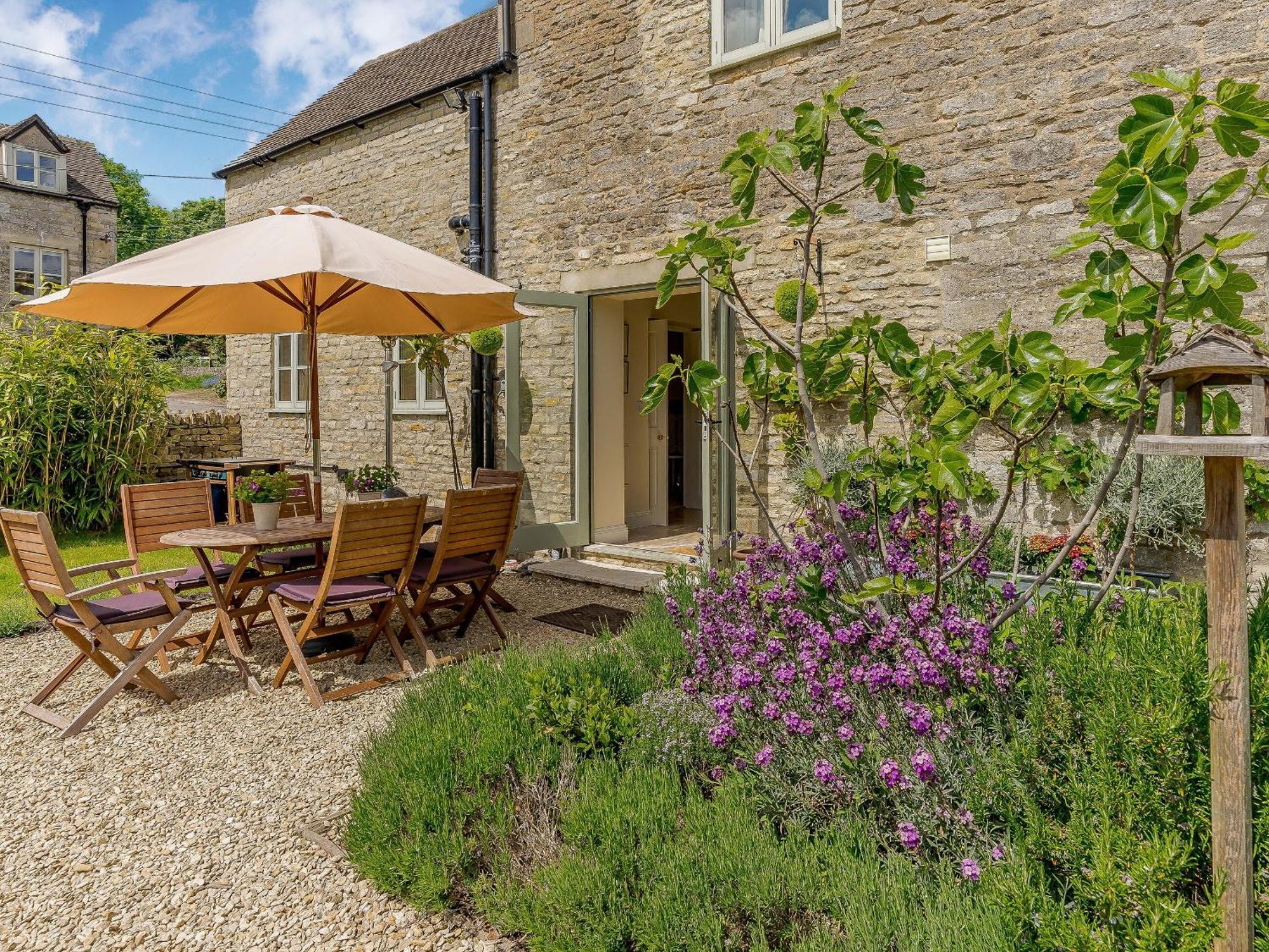 The Clock House Villa Bisley  Exterior photo